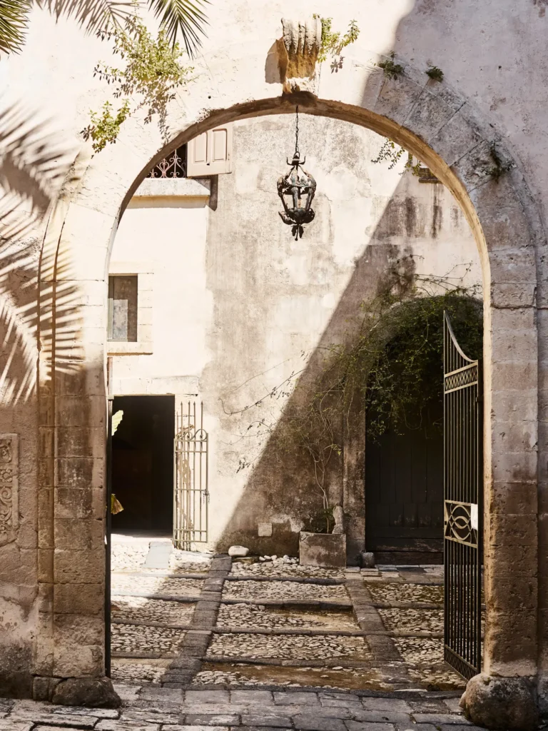 Aufnahme des Torborgens vor dem Palazzo Castellucio auf Sizilien